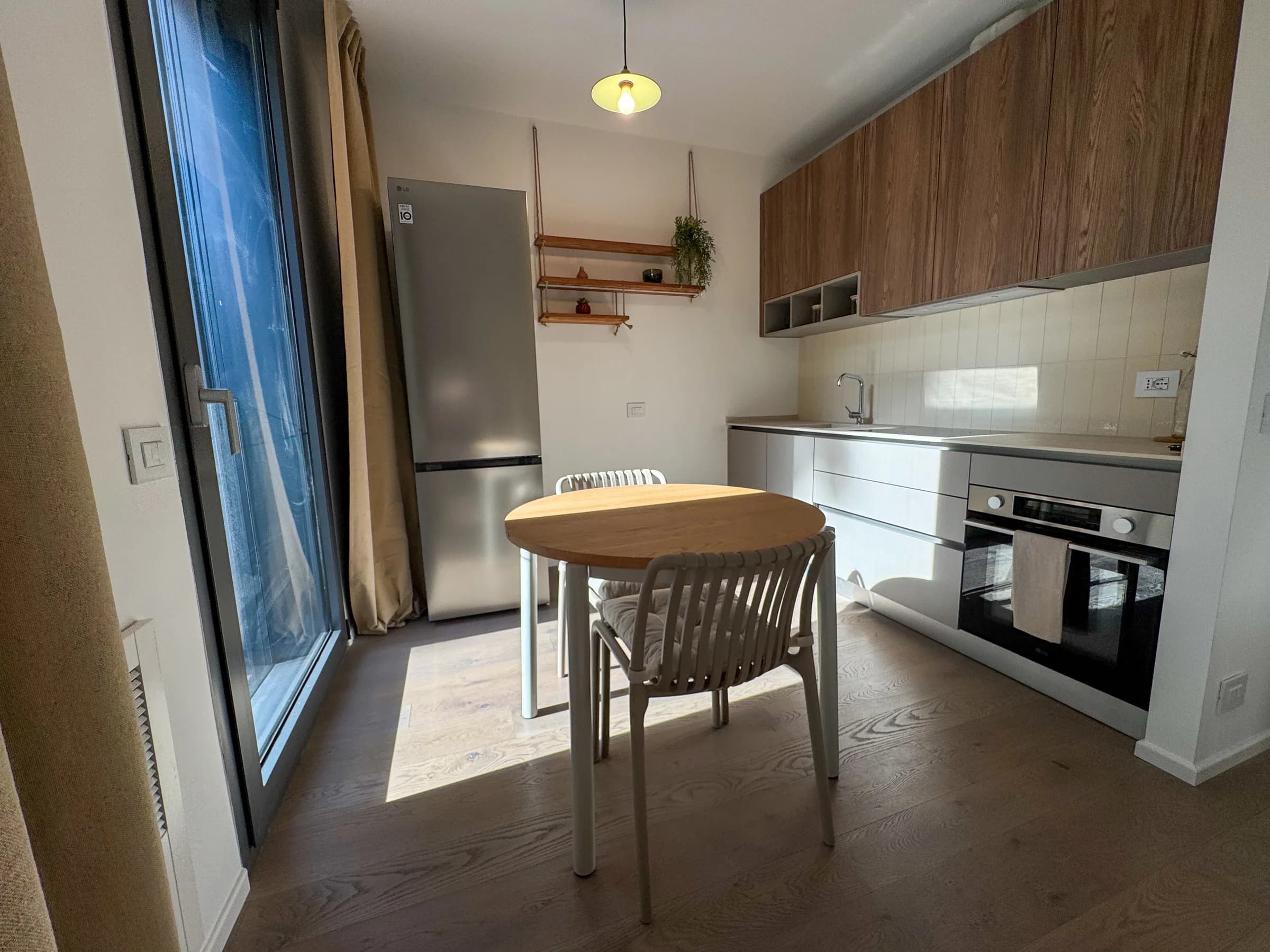 Cucina completa con piano a induzione e forno